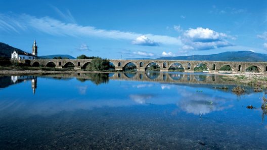 Ponte romana sobre o rio Lima