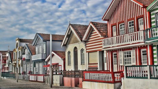 o colorido das casas da Costa Nova