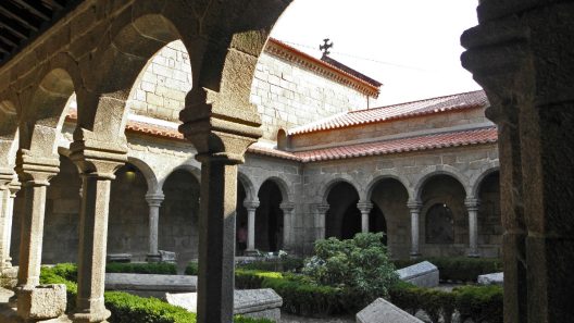 São Pedro de Cête, Paredes