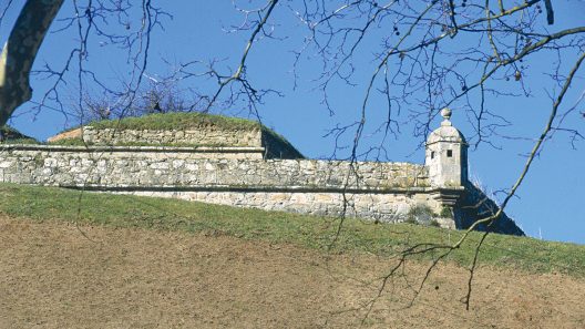 Fronteira a Espanha, Valença foi a terceira praça forte do país