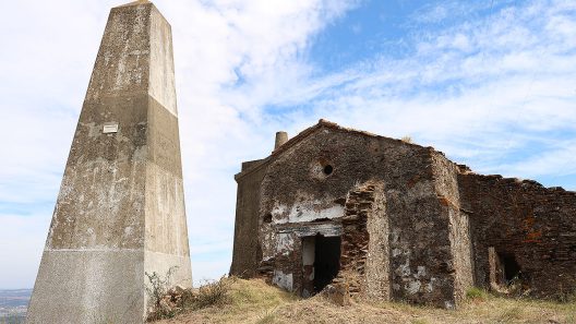A Serra D Ossa tem 653 metros