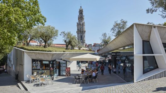 montras vivas no passeio dos clérigos