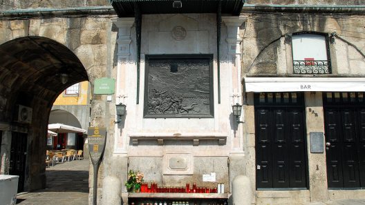 Alminhas da Ponte - Cais da Ribeira, Porto