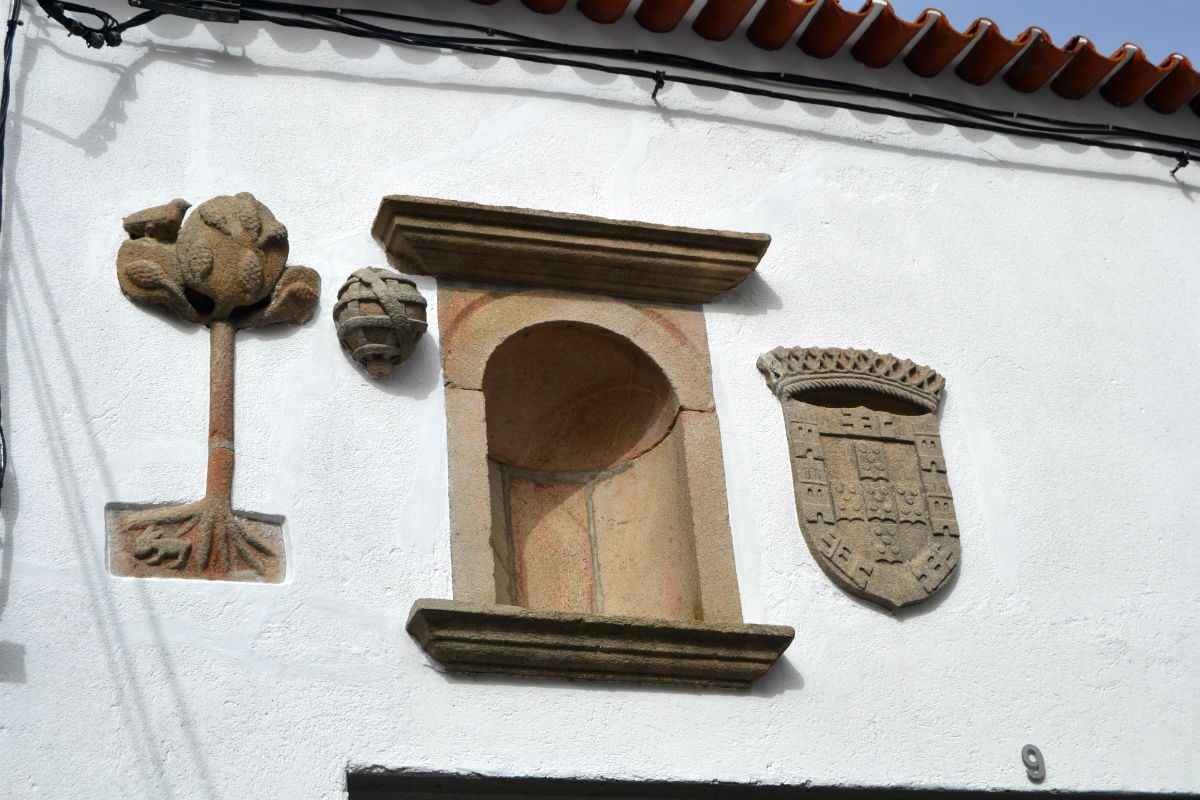 A simbologia da Cidade Falcão no edifício seiscentista do antigo hospital da Misericórdia