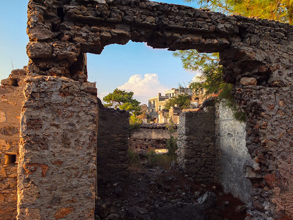 numa casa de Kayaköy