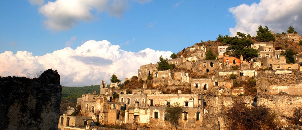 população saiu e vizinhos não ocuparam as casas